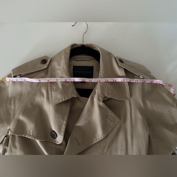 Banana Republic Men's Beige Trench Coat - Picture 6 of 8